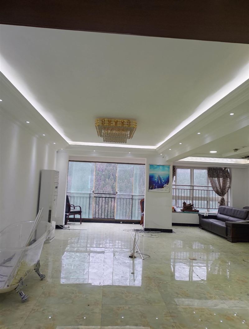 诚心出售住房一套，面积96.24平方，房东急卖，中介勿扰~